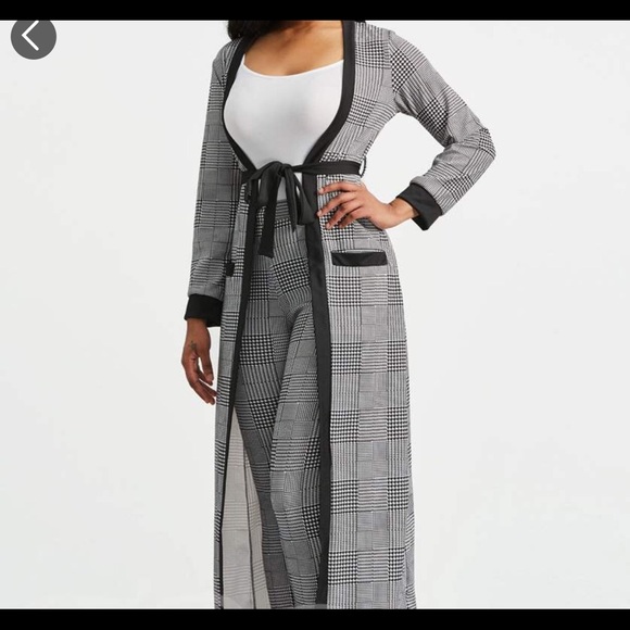 Beautiful outfit - Picture 3 of 7